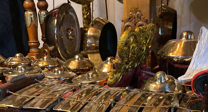 gamelan gender dan kempul