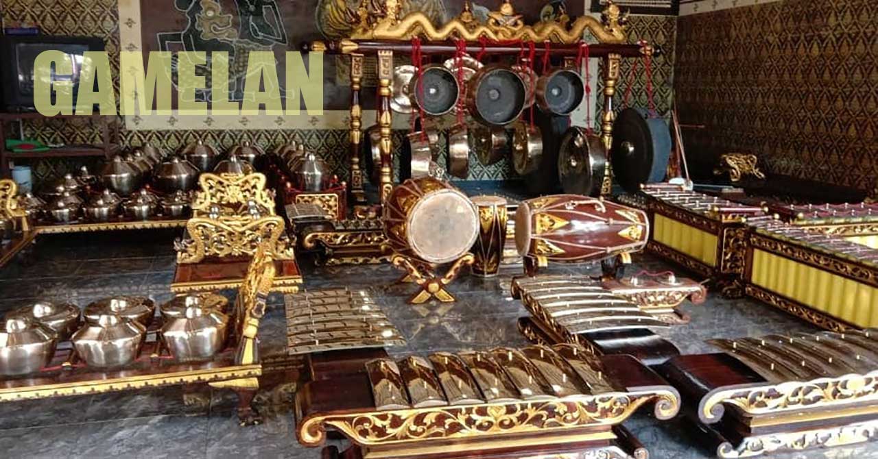 seperangkat gamelan perunggu